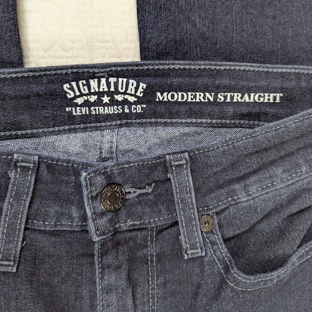 Signature by Levi Strauss Dark Blue Women's 4 short - Picture 7 of 10